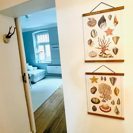 Historischer Burghof - Ruhig & Zentral - 3 Zimmer Mit Balkon 弗伦斯堡