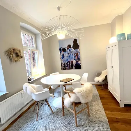 Historischer Burghof - Ruhig & Zentral - 3 Zimmer Mit Balkon * 弗伦斯堡