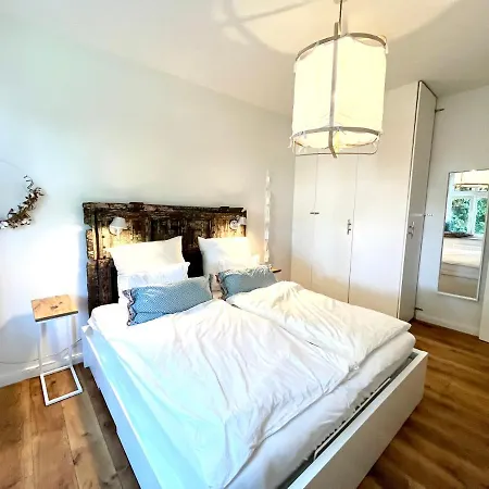 Historischer Burghof - Ruhig & Zentral - 3 Zimmer Mit Balkon 弗伦斯堡